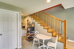 Mtn-view Eureka Apartment: Walk to Eateries!