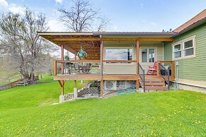 Mtn-view Eureka Apartment: Walk to Eateries!