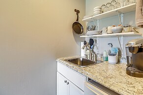 Mtn-view Eureka Apartment: Walk to Eateries!