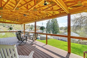 Mtn-view Eureka Apartment: Walk to Eateries!