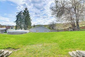 Mtn-view Eureka Apartment: Walk to Eateries!