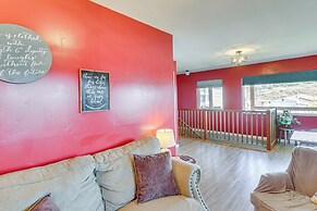 Mtn-view Eureka Apartment: Walk to Eateries!