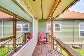 Mtn-view Eureka Apartment: Walk to Eateries!