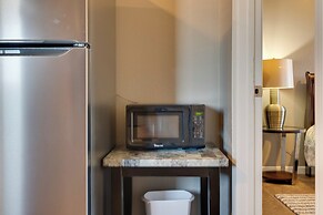 Walk to Wineries: Elgin Wine Country Retreat!