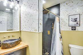 5 Mi to Lake Monroe: Chic Home w/ Saltwater Pool!