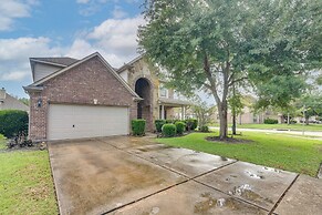 26 Mi to Houston: Spacious Home w/ Fenced Yard!