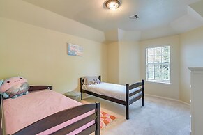 26 Mi to Houston: Spacious Home w/ Fenced Yard!