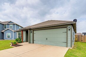 Patio & Fenced Yard: Peaceful Venus Retreat