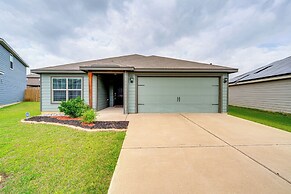 Patio & Fenced Yard: Peaceful Venus Retreat