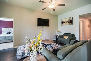 Patio & Fenced Yard: Peaceful Venus Retreat
