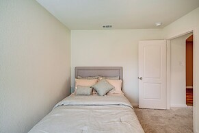 Patio & Fenced Yard: Peaceful Venus Retreat