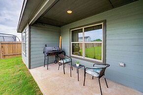 Patio & Fenced Yard: Peaceful Venus Retreat