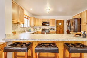 Hike, Fish & Golf: Cabin w/ Fireplace in Pinetop!