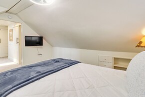 Hike, Fish & Golf: Cabin w/ Fireplace in Pinetop!