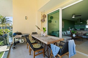 Gorgeous Condo With Pool and Balcony