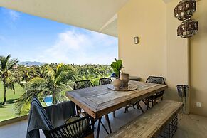 Gorgeous Condo With Pool and Balcony