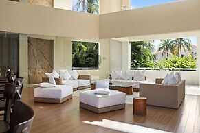 Gorgeous Condo With Pool and Balcony