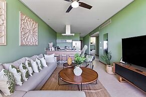 Gorgeous Condo With Pool and Balcony