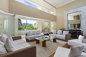 Gorgeous Condo With Pool and Balcony