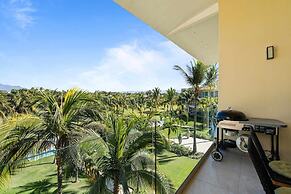 Gorgeous Condo With Pool and Balcony