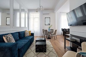 Gorgeous & Bright 2BR Condos - Steps From Old Town