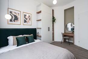 Gorgeous & Bright 2BR Condos - Steps From Old Town