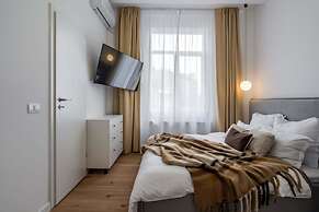 Gorgeous & Bright 2BR Condos - Steps From Old Town