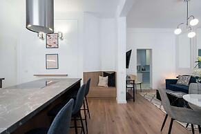 Gorgeous & Bright 2BR Condos - Steps From Old Town