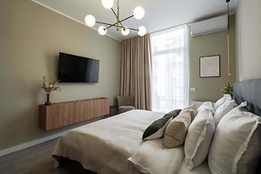 Gorgeous & Bright 2BR Condos - Steps From Old Town
