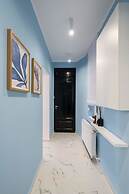 Gorgeous & Bright 2BR Condos - Steps From Old Town