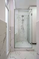 Gorgeous & Bright 2BR Condos - Steps From Old Town