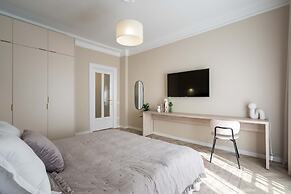 Elegant 3BR Retreat - Steps Away Cismigiu Gardens