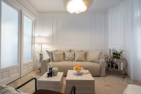 Elegant 3BR Retreat - Steps Away Cismigiu Gardens