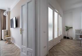 Elegant 3BR Retreat - Steps Away Cismigiu Gardens