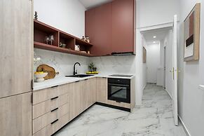 Elegant 3BR Retreat - Steps Away Cismigiu Gardens
