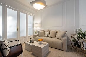 Elegant 3BR Retreat - Steps Away Cismigiu Gardens