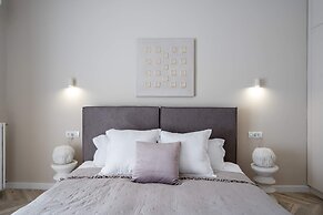 Elegant 3BR Retreat - Steps Away Cismigiu Gardens