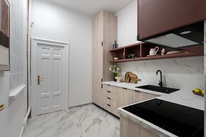 Elegant 3BR Retreat - Steps Away Cismigiu Gardens