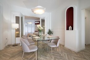Elegant 3BR Retreat - Steps Away Cismigiu Gardens