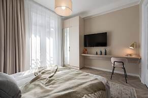 Elegant 3BR Retreat - Steps Away Cismigiu Gardens