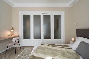 Elegant 3BR Retreat - Steps Away Cismigiu Gardens