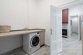 Elegant 3BR Retreat - Steps Away Cismigiu Gardens