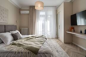 Elegant 3BR Retreat - Steps Away Cismigiu Gardens