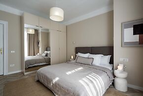 Elegant 3BR Retreat - Steps Away Cismigiu Gardens