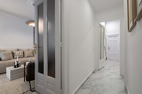 Elegant 3BR Retreat - Steps Away Cismigiu Gardens