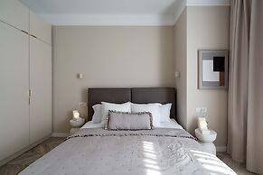 Elegant 3BR Retreat - Steps Away Cismigiu Gardens