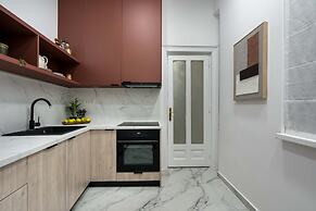 Elegant 3BR Retreat - Steps Away Cismigiu Gardens