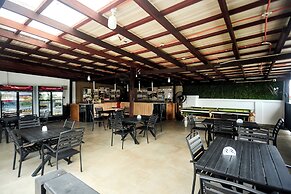 Abram Hills Hotel Ltd