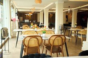 Abram Hills Hotel Ltd