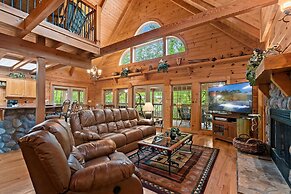 Elk Rapids On Cosby Creek 3 Bedroom Cabin